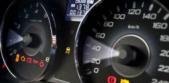 Le Spie dell’Automobile: cosa sono, che colori hanno e cosa significano
